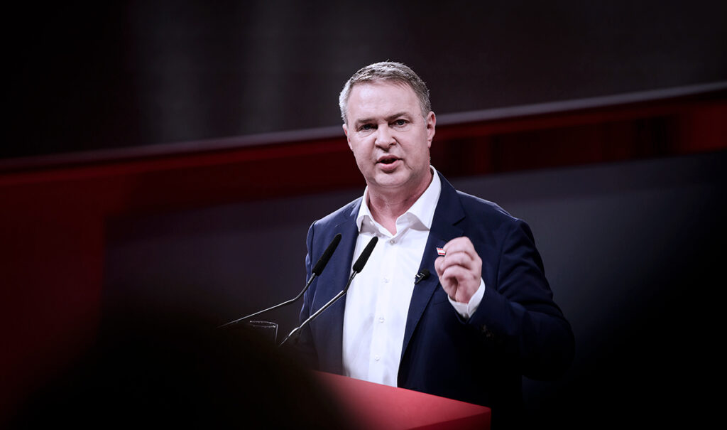 Avusturya Başbakan Yardımcısı Andreas Babler Barcelona Global Progressive Mobilisation kongresinde konuşma yaparken