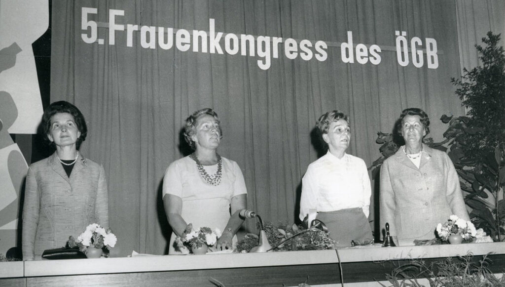 Grete Rehor, 1967 yılında ÖGB 5. Federal Kadın Kongresi'nde meslektaşlarıyla birlikte.
