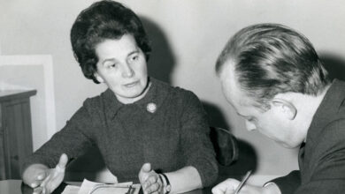 Avusturya'nın ilk kadın bakanı Grete Rehor, 1967 yılında Dayanışma dergisine sosyal haklar ve işçi yasaları üzerine röportaj verirken.