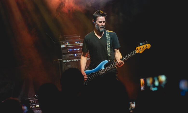 Keanu Reeves Dogstar grubu bas gitar konseri Viyana 2026