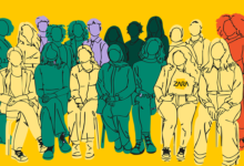 Avusturya'da bir binanın dış cephesinde yer alan büyük ZARA (Zivilcourage und Anti-Rassismus-Arbeit) tabelası ve derneğin ırkçılıkla mücadele çalışmalarını simgeleyen dış mekan görünümü.