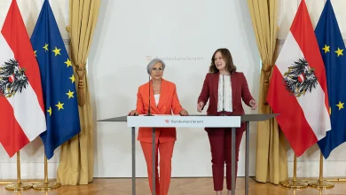 Bakan Claudia Bauer ve Adalet Bakanı Anna Sporrer Federal Başbakanlık basın toplantısı
