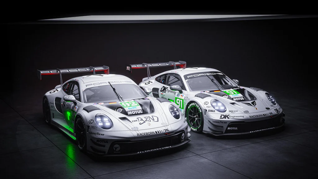 24 Saat Le Mans Yarışları İçin Hazırlanan İki Adet Porsche 911 GT3 R Yarış Arabası